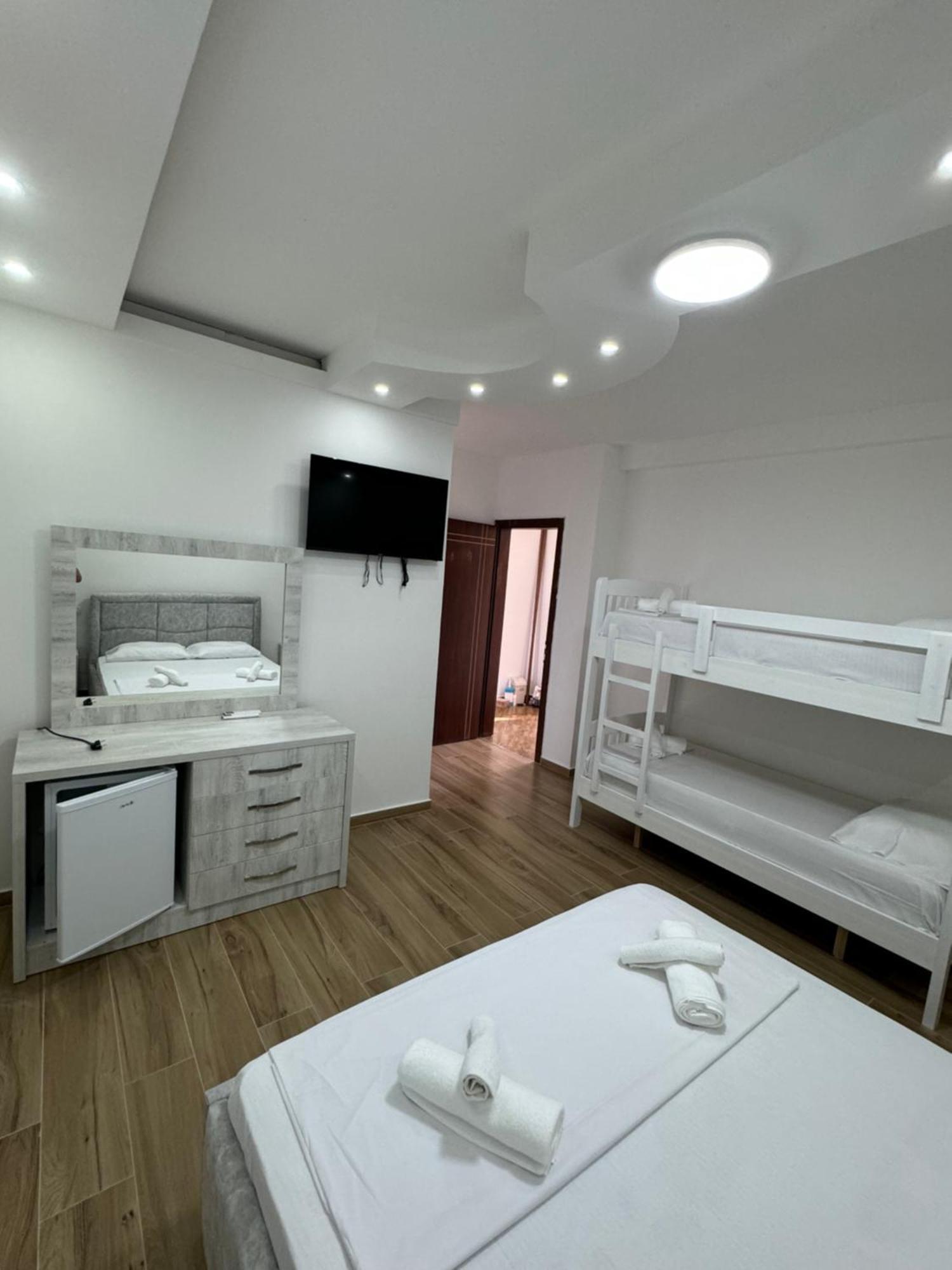 Restorant Hotel Niku Shetaj エクステリア 写真