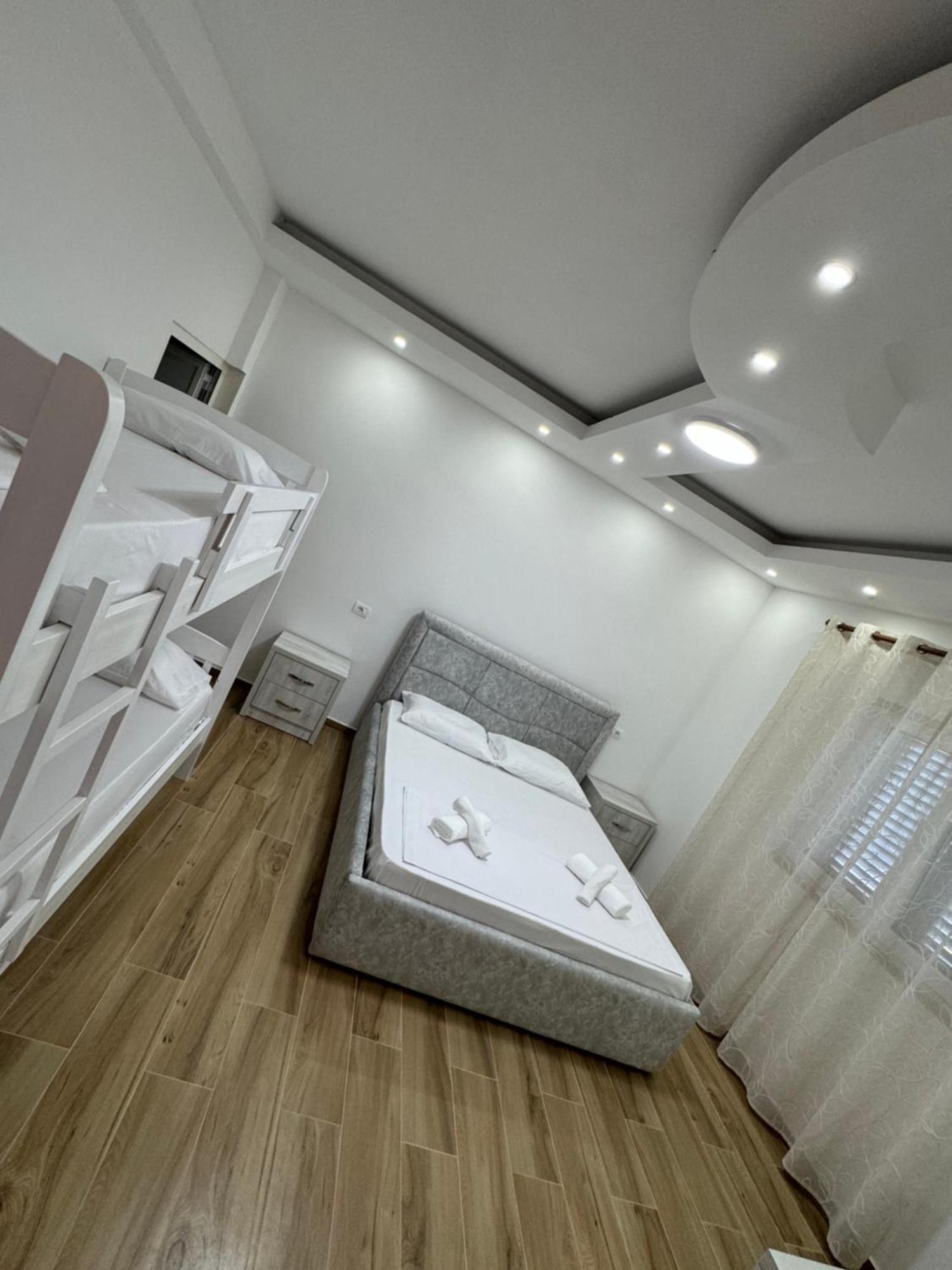 Restorant Hotel Niku Shetaj エクステリア 写真
